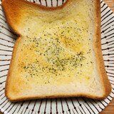 食パンアレンジ☆バター香るガーリックトースト